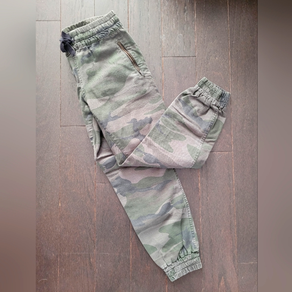 TNA camo jogger